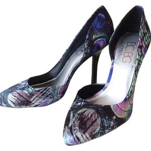 BCBG peacock colored heels size 8